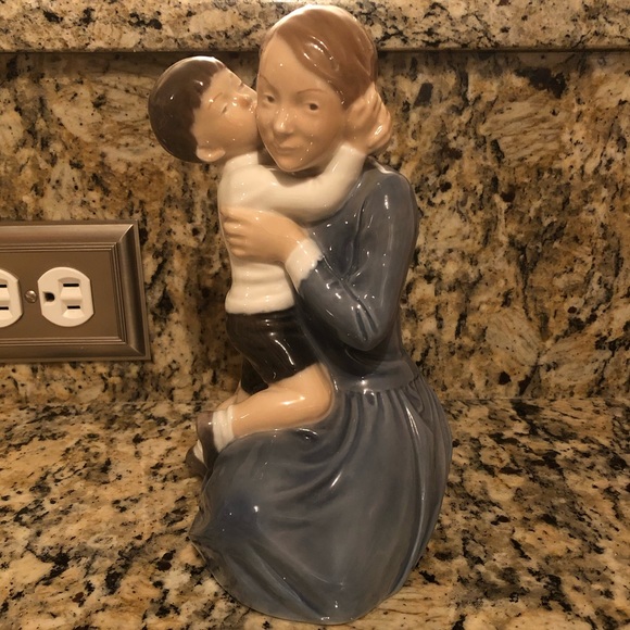 Royal Copenhagen Other - Royal Copenhagen Mother and Child Figurine